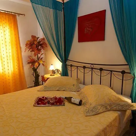 Breaq Santorini - Margarita Hotel Firostefani