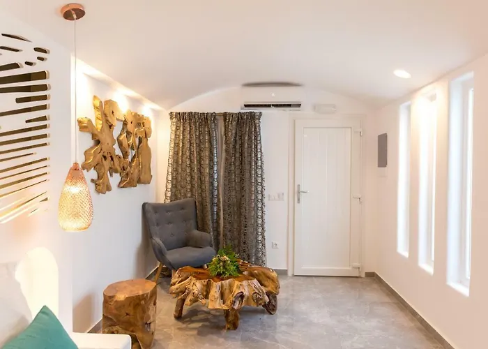 マルガリータ ホテル フィロステファニ